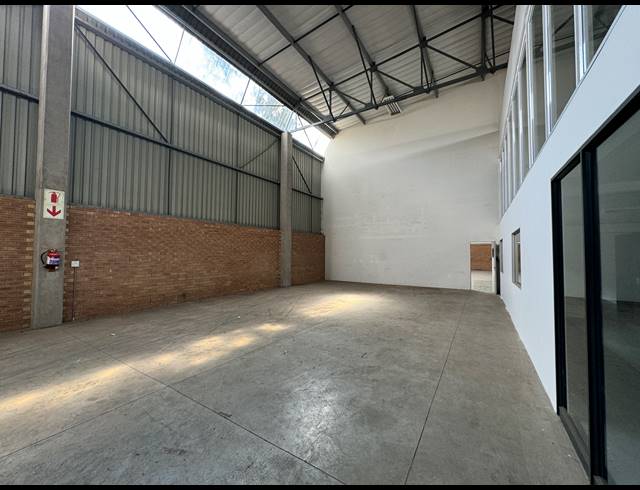1,350M² WAREHOUSE TO LET IN JET PARK
